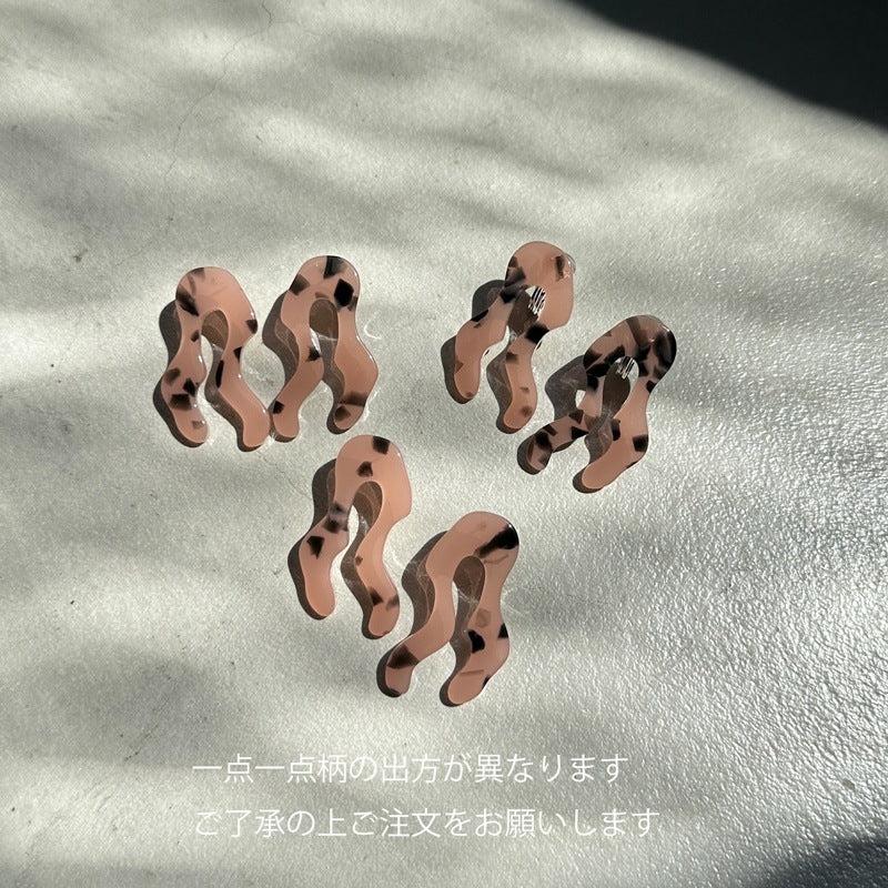 Oh Earring (ear clip)