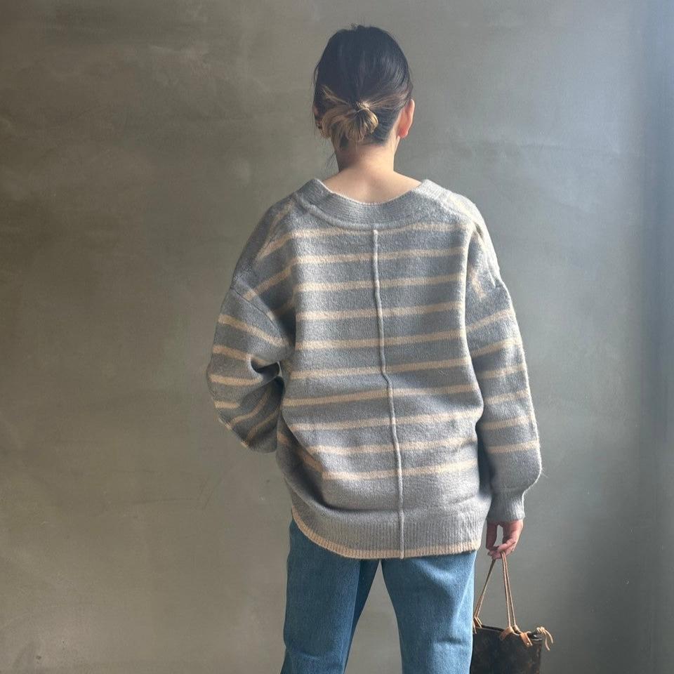 Deep V-neck knit【ハモミシノオトナフク】