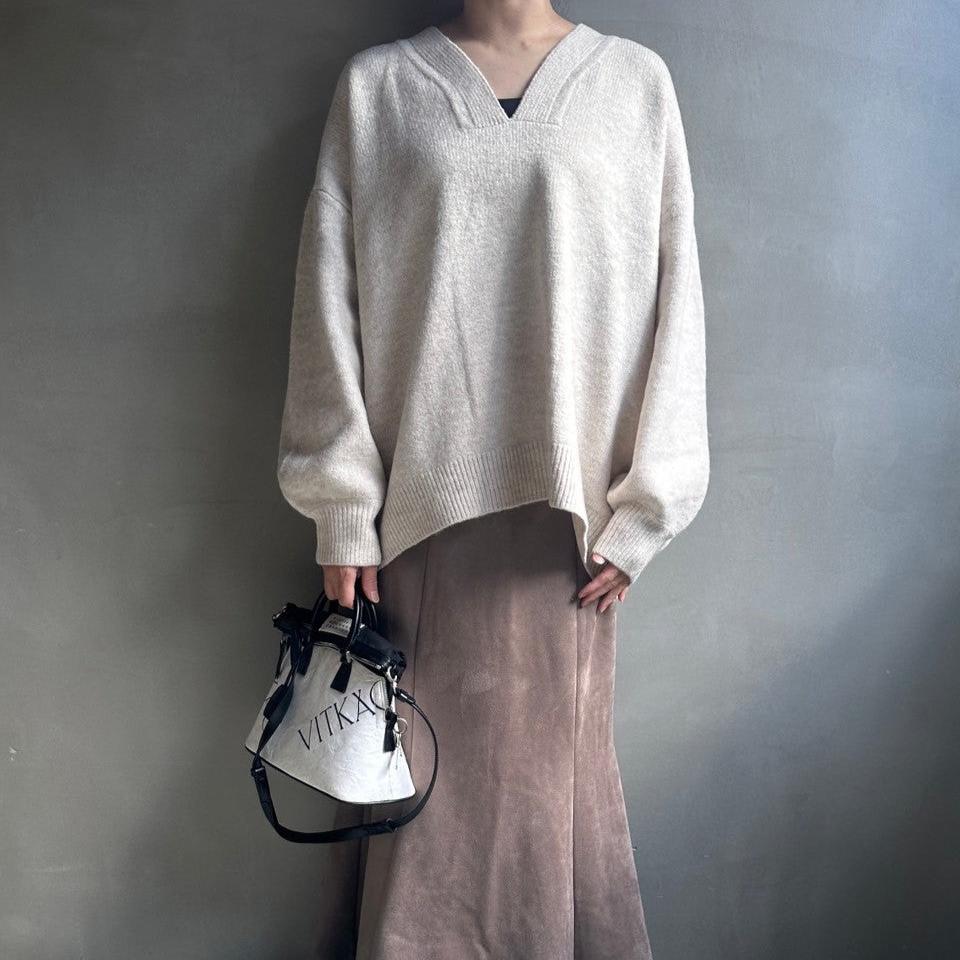 Deep V-neck knit【ハモミシノオトナフク】