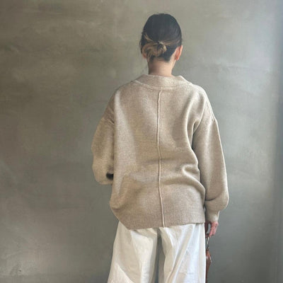 Deep V-neck knit【ハモミシノオトナフク】