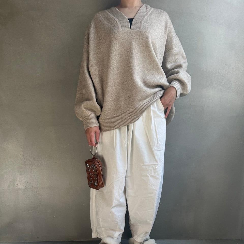 Deep V-neck knit【ハモミシノオトナフク】