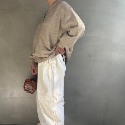Deep V-neck knit【ハモミシノオトナフク】