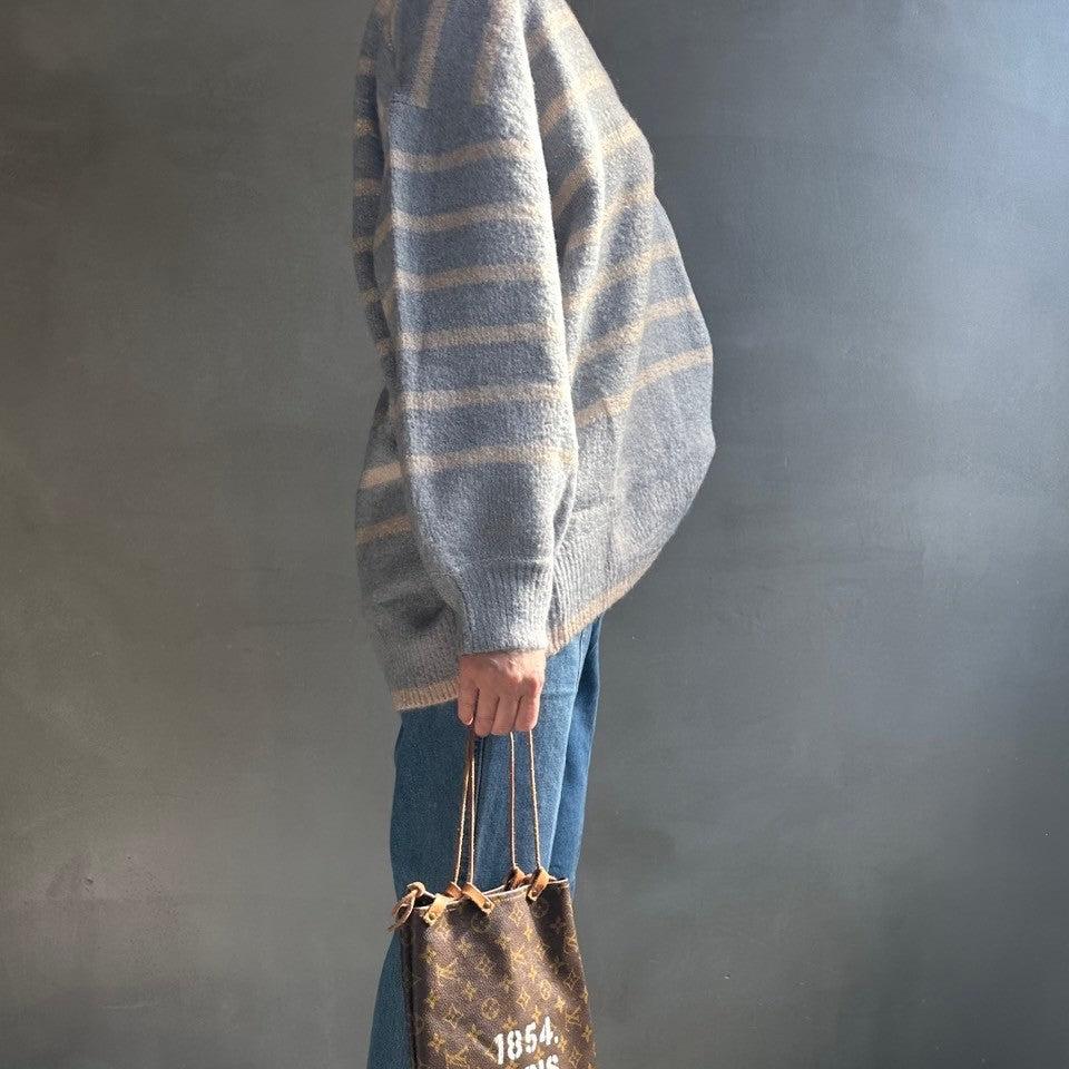 Deep V-neck knit【ハモミシノオトナフク】
