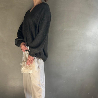 Deep V-neck knit【ハモミシノオトナフク】
