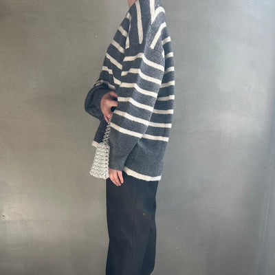 Deep V-neck knit【ハモミシノオトナフク】