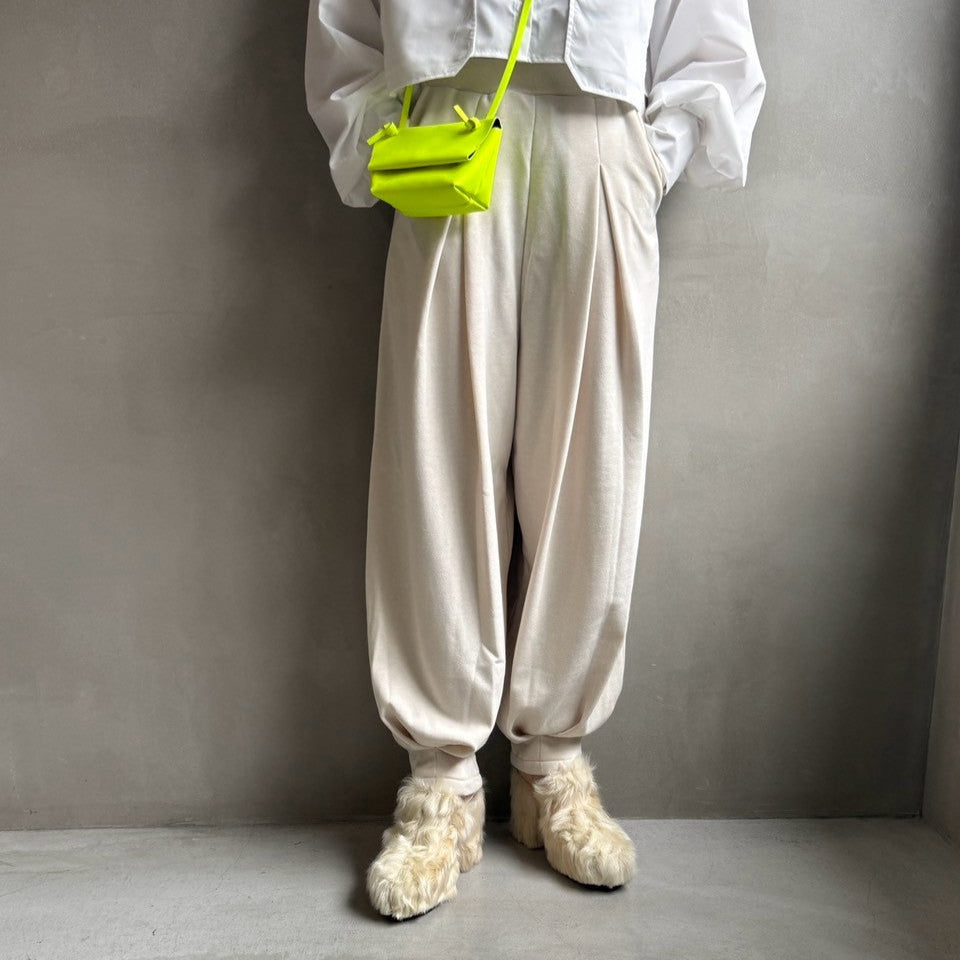 Fleece Tucked volume pants【ハモミシノオトナフク】