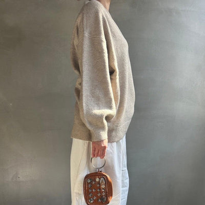 Deep V-neck knit【ハモミシノオトナフク】