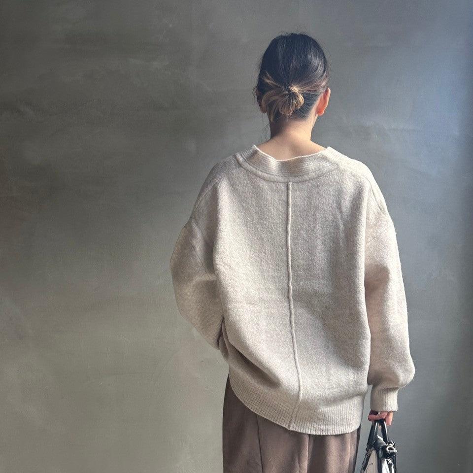 Deep V-neck knit【ハモミシノオトナフク】