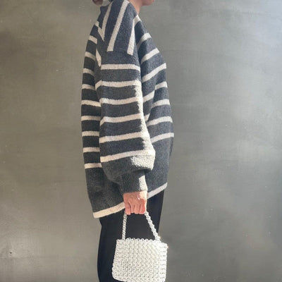Deep V-neck knit【ハモミシノオトナフク】