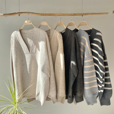 Deep V-neck knit【ハモミシノオトナフク】
