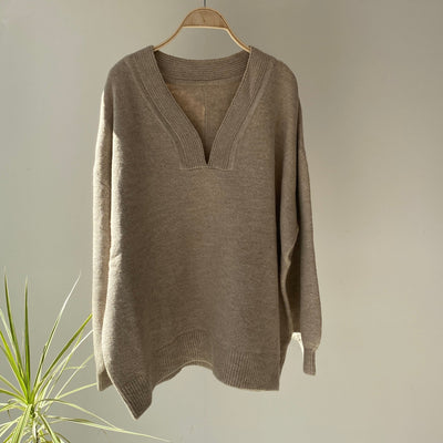 Deep V-neck knit【ハモミシノオトナフク】