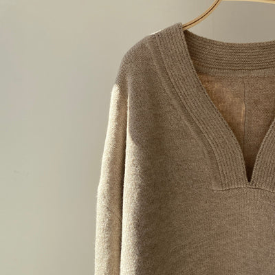 Deep V-neck knit【ハモミシノオトナフク】