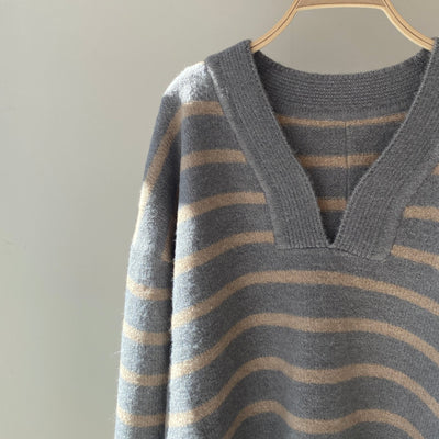 Deep V-neck knit【ハモミシノオトナフク】