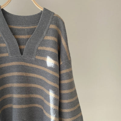 Deep V-neck knit【ハモミシノオトナフク】