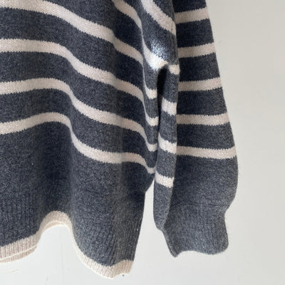 Deep V-neck knit【ハモミシノオトナフク】