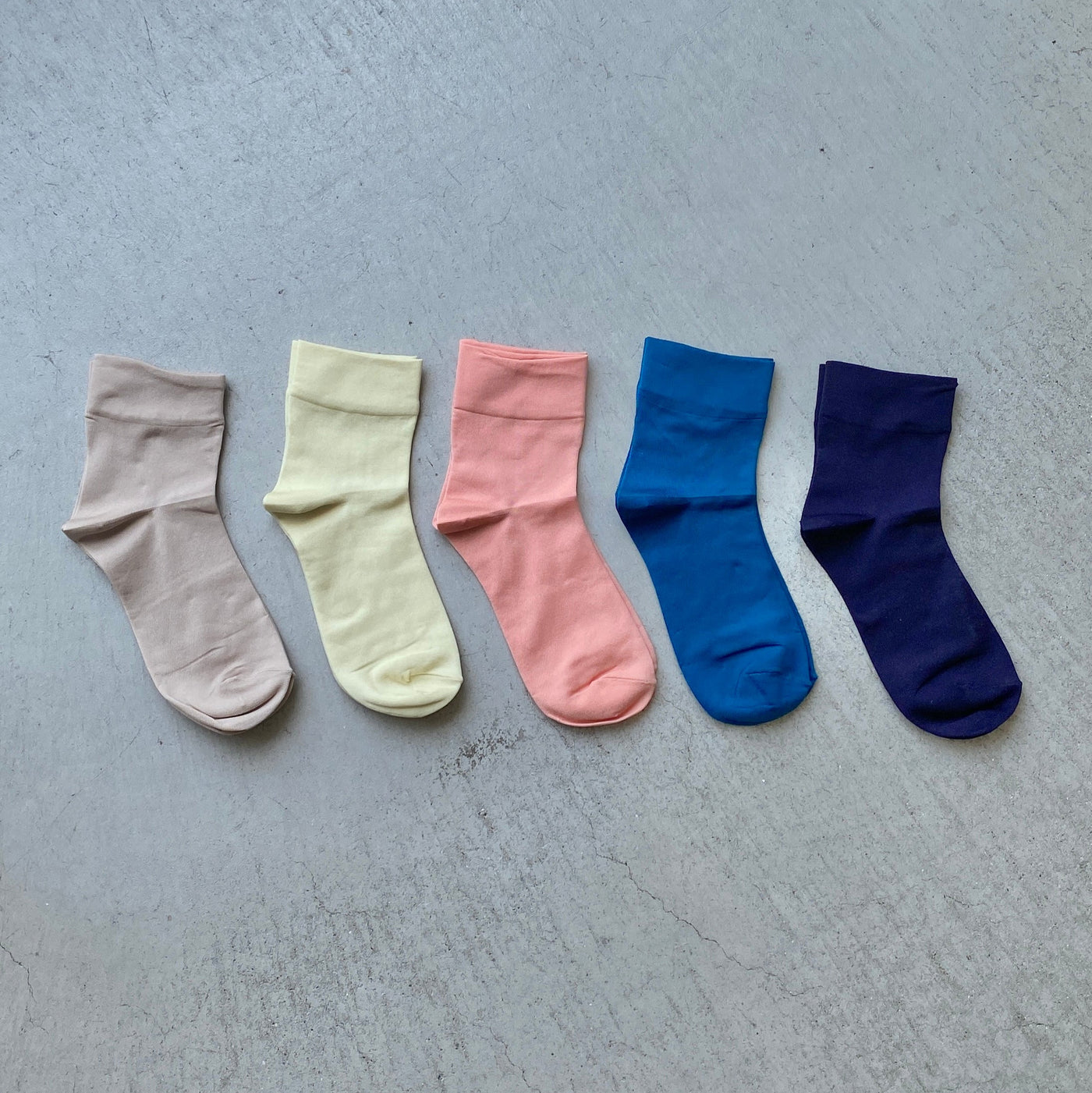 Plain short socks [Hamomishi no Otonafuku]