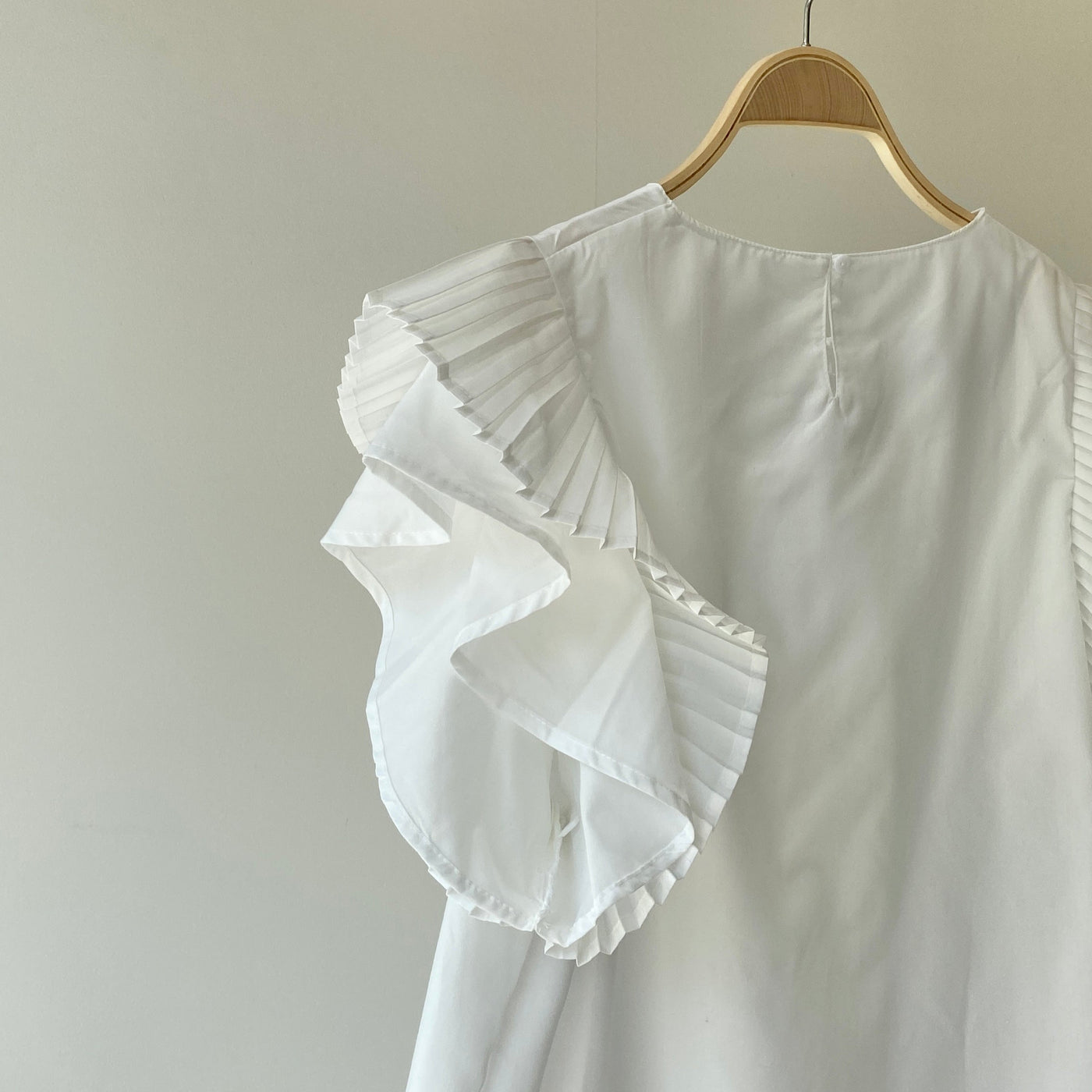 Pleated sleeve blouse【ハモミシノオトナフク】