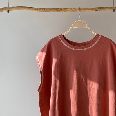 Stitch back slit t-shirt [Hamomishi no Otonafuku] 