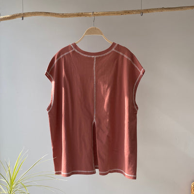 Stitch back slit t-shirt [Hamomishi no Otonafuku] 