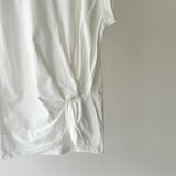 【ハモミシノオトナフク】Asymmetrical Twisted-Hem French-Sleeve Tee