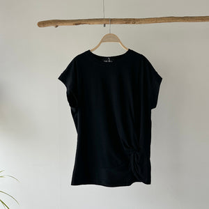 【ハモミシノオトナフク】Asymmetrical Twisted-Hem French-Sleeve Tee