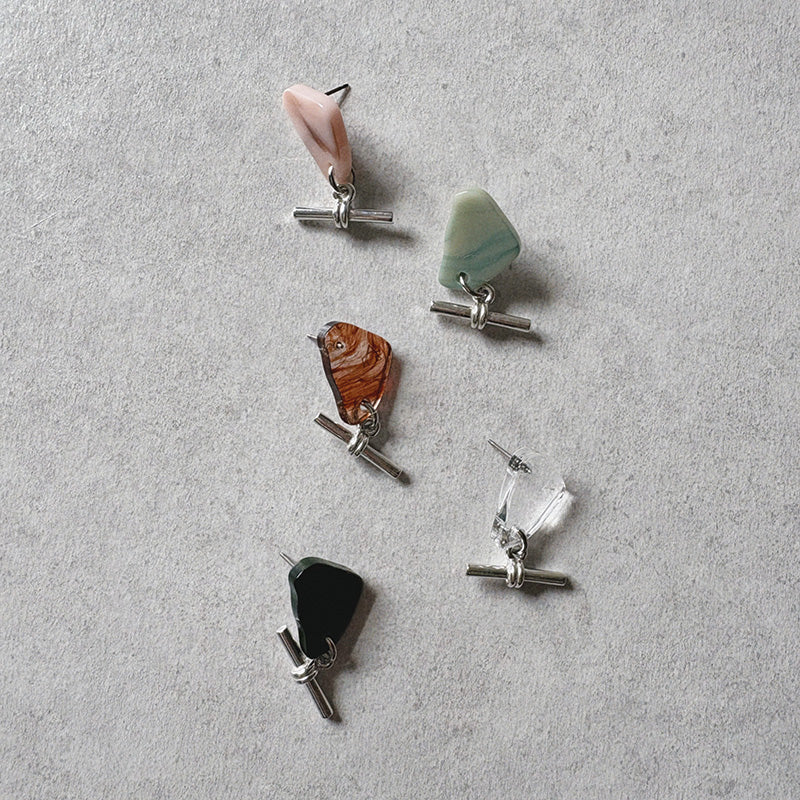 Knot アクリルアクセサリー・日本製・チタンピアス｜sAn