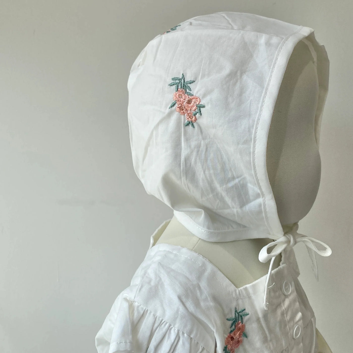 Floral embroidered rompers(80.90)