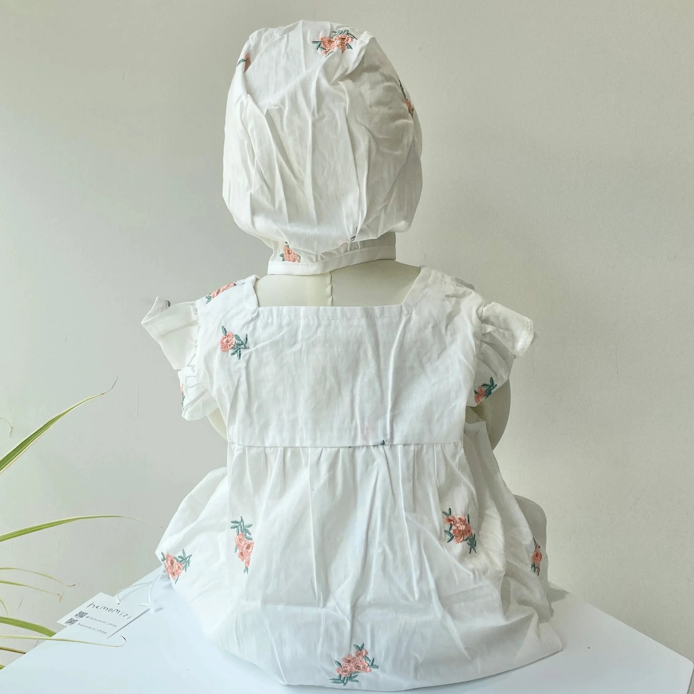 Floral embroidered rompers(80.90)
