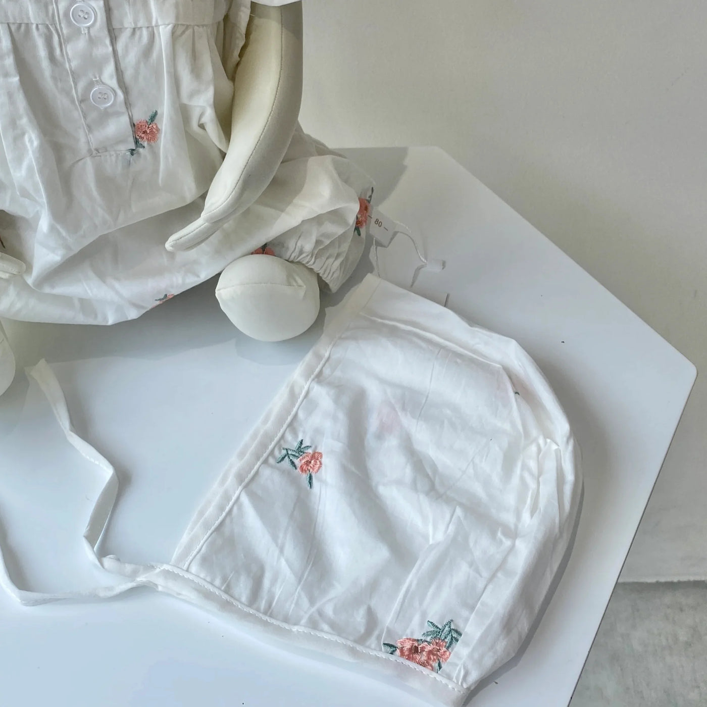 Floral embroidered rompers(80.90)