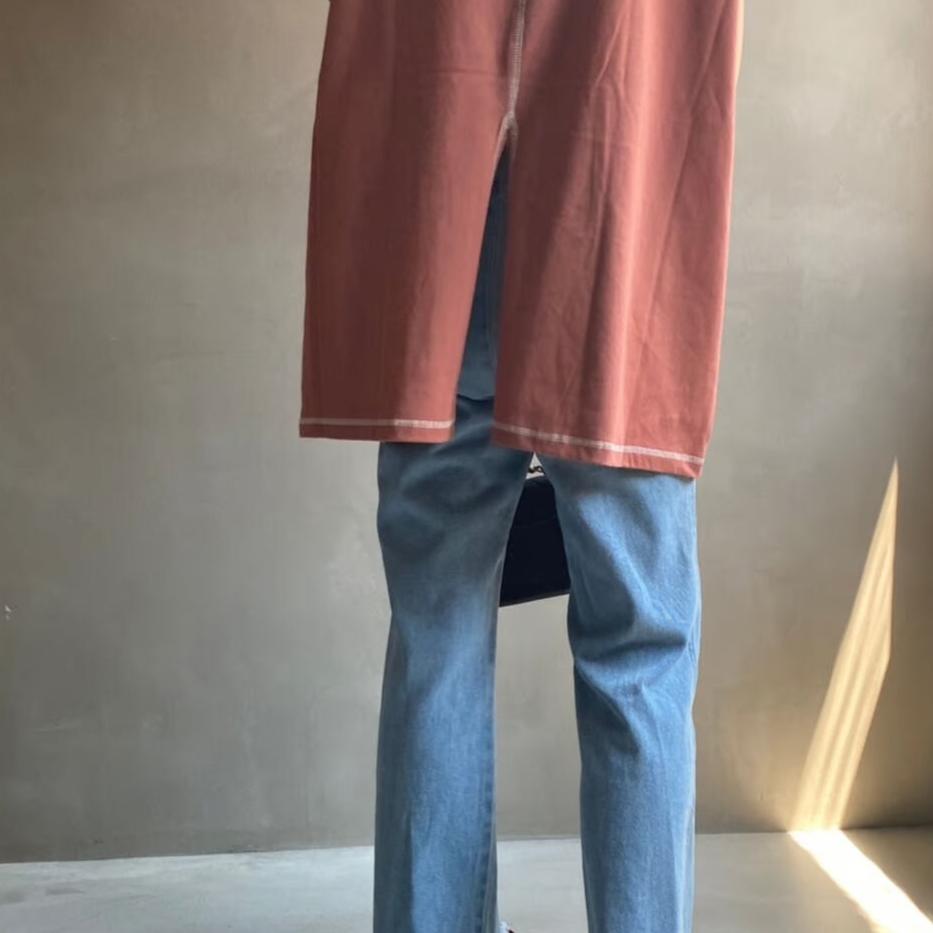 Stitch back slit t-shirt [Hamomishi no Otonafuku] 