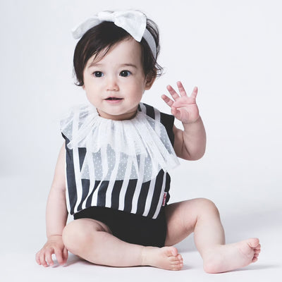 A stylish bib with a tulle collar and stripes / Tulle lace Collar Bib