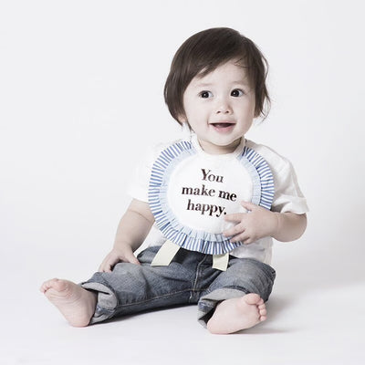 Rosette bib with water-repellent sheet