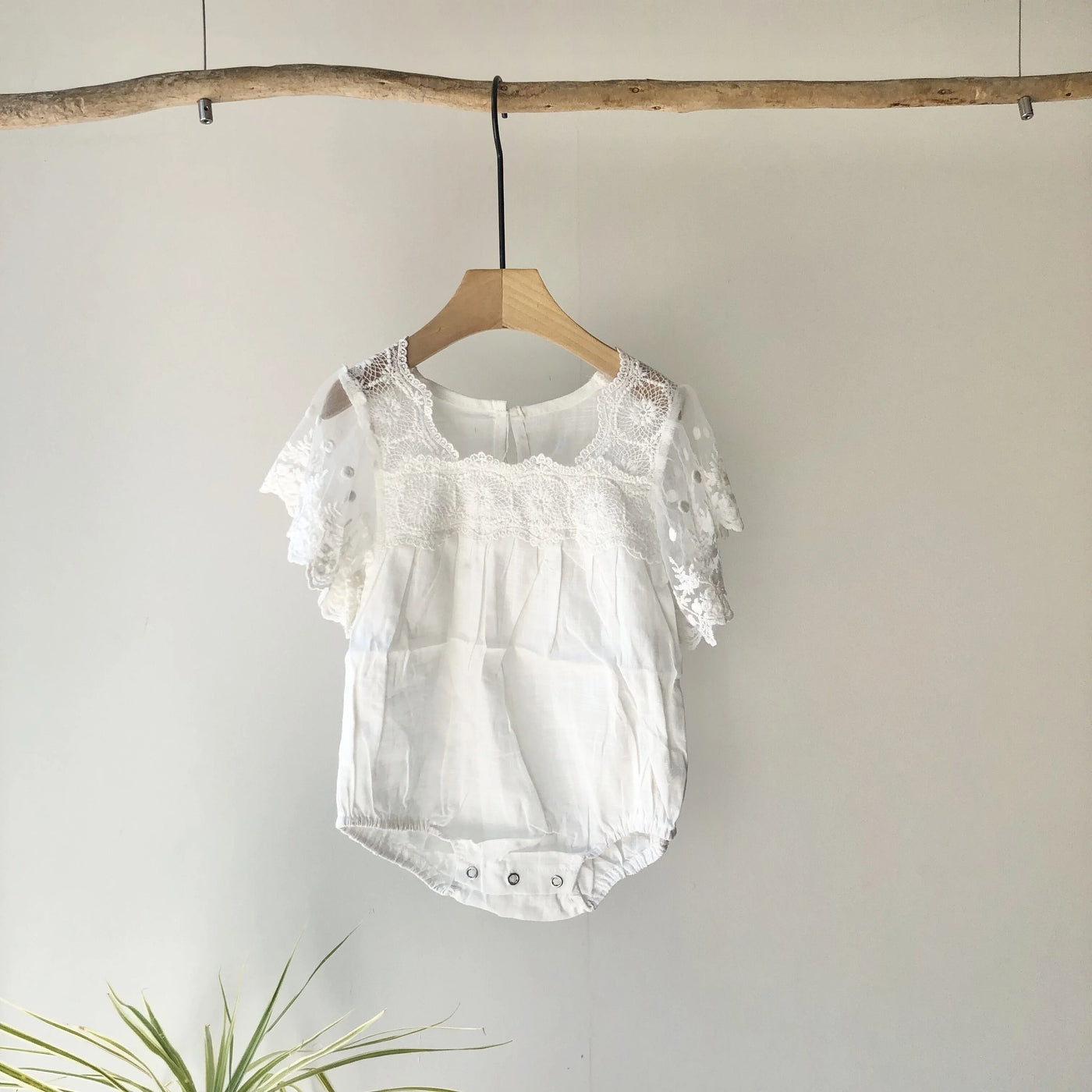 Lace frill rompers (90cm)