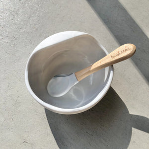 Baby food dishes that stick to the plate (suction cup type)